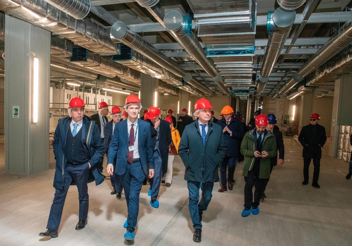 Il ministro Urso visita il cantiere di STMicroelectronics a Catania: “Puntiamo sulle tecnologie di frontiera”