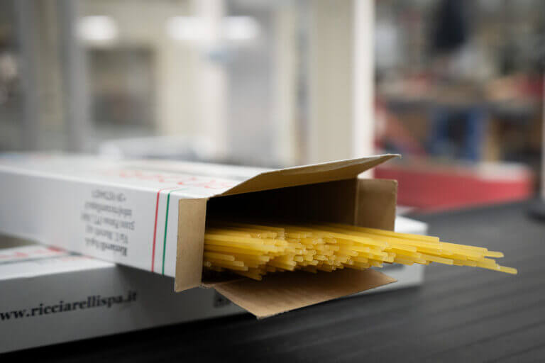 Confezionamento degli spaghetti senza imperfezioni: perché Ricciarelli ha scelto le tecnologie di visione di Omron